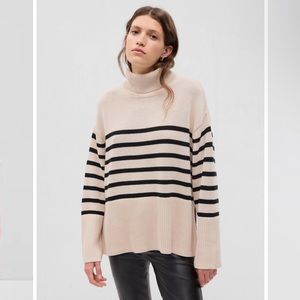 Gap 24/7 Split-Hem Turtleneck